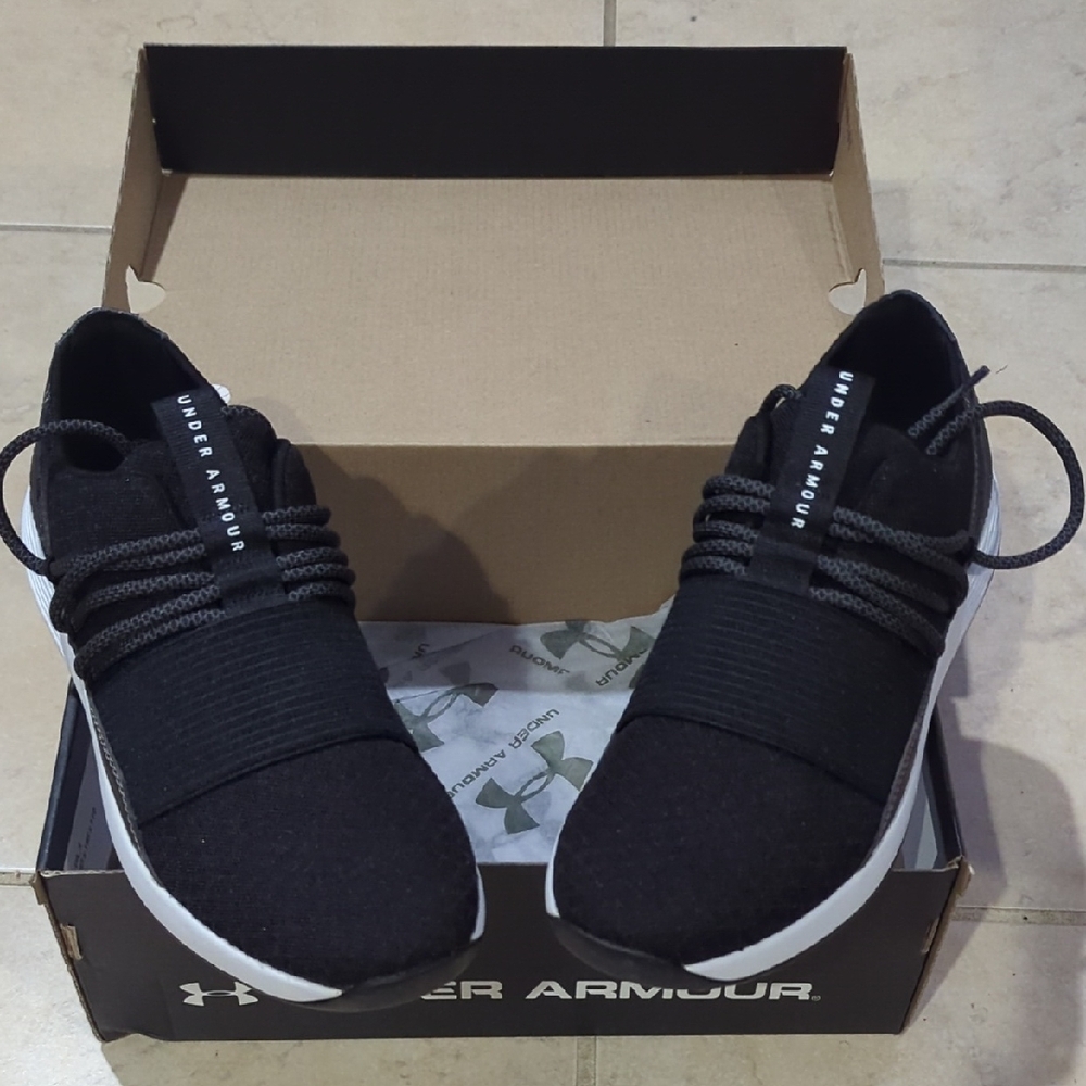 Under Armour Black Sneakers with Breathable Knit Upper (UA Breathe Lace)